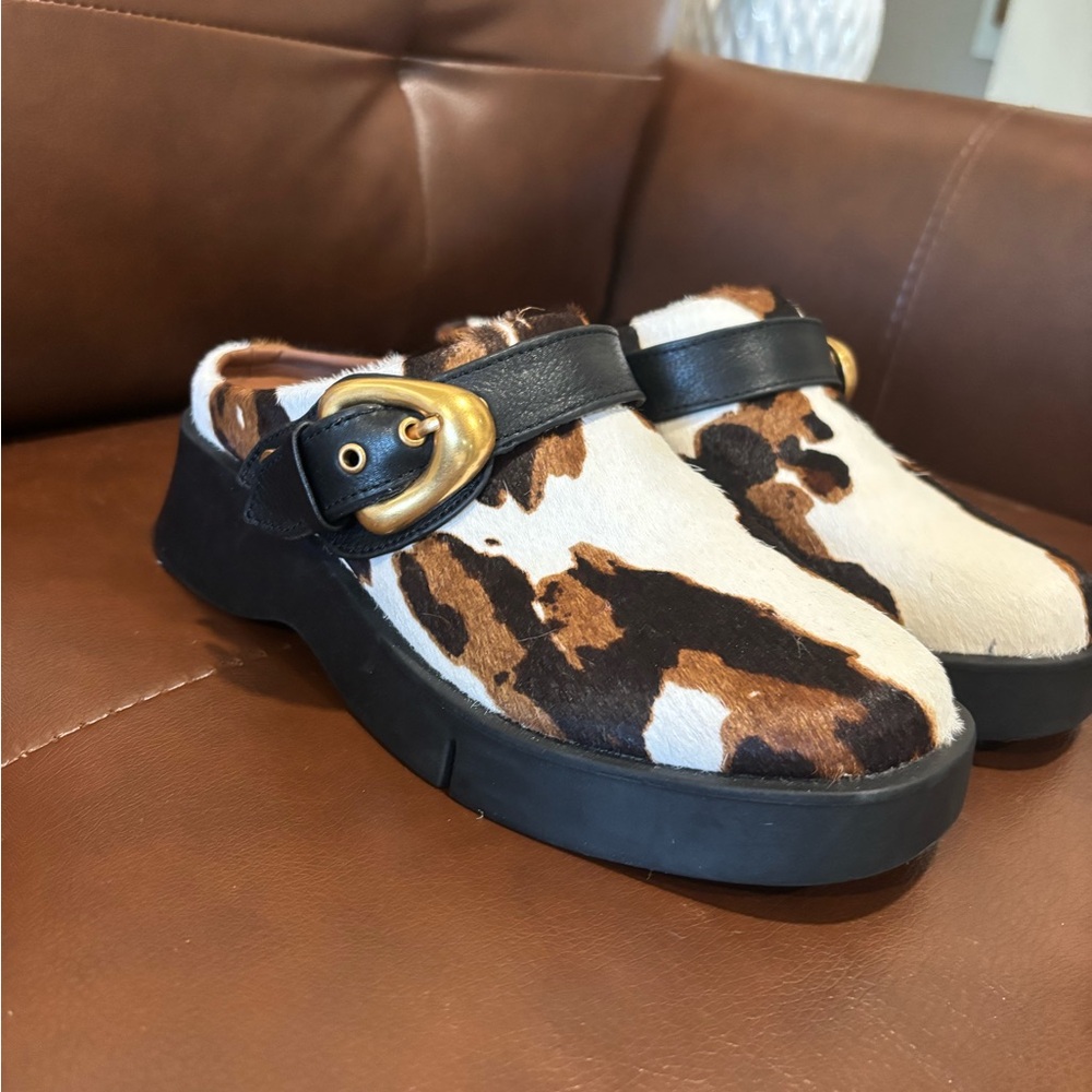 Aerosoles convertible cow print clogs
